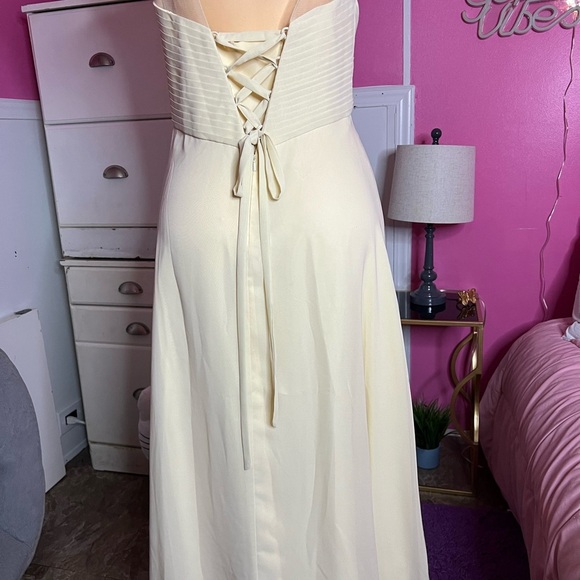 Elegant Cream Evening Gown - Picture 8 of 12
